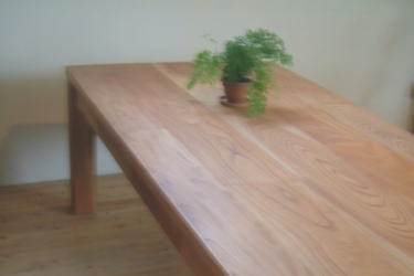 ｵｰﾀﾞｰ家具・ｵｰﾀﾞｰｷｯﾁﾝのcalmfurniture】無垢材のオーダーダイニングテーブル